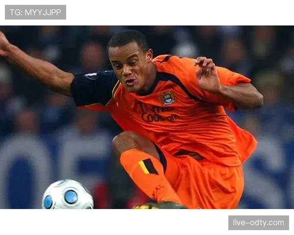 孔帕尼与皮克防守专注度差异折射体系角色分配逻辑