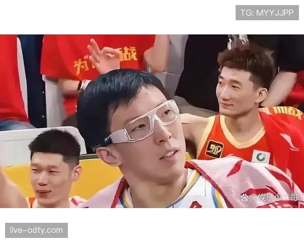 孙铭徽，上场像邻家小哥，下场刷卡像老板